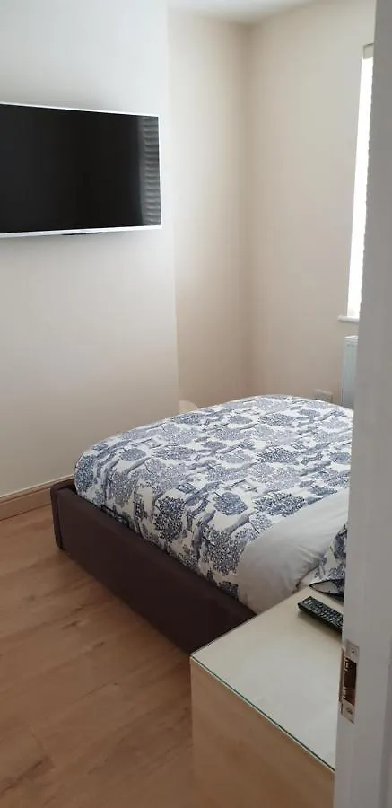 Apartment London Luxury 3 Bedroom 2 Bathrooms Flat 1 Min To Redbridge Station Free Parking & Wifi Wanstead