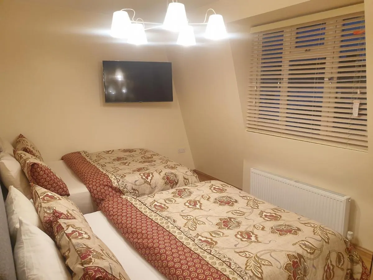 London Luxury 3 Bedroom 2 Bathrooms Flat 1 Min To Redbridge Station Free Parking & Wifi Wanstead 0*,