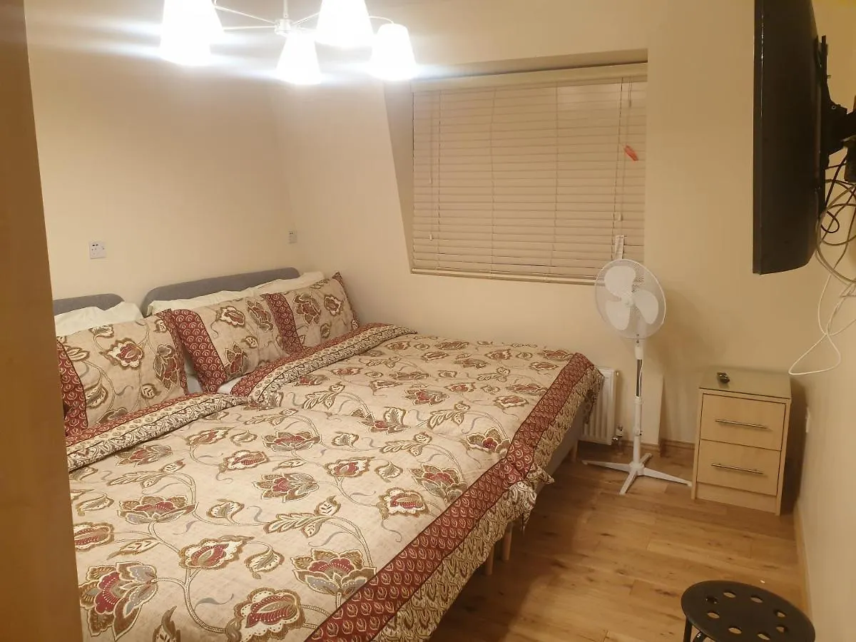 Apartment London Luxury 3 Bedroom 2 Bathrooms Flat 1 Min To Redbridge Station Free Parking & Wifi Wanstead